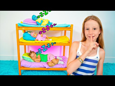Nastya takes care of little sister and her toy babies