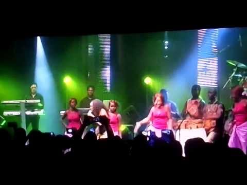 NORMA FT BLACK ALUKU ET LS TIGRESSES O ZEPHIR " MONI BATE EN LIVE"