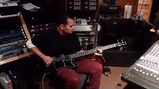 Video thumbnail for GIBSON RD BASS SIGNATURE KRIST NOVOSELIC FROM NIRVANA (RECORDING IN THE STUDIO) by OZKÄR STALIN