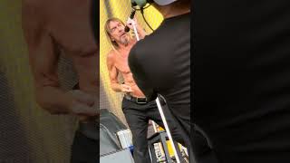 👕⚡ Red Hot Chili Peppers ft. Iggy Pop – Pure fire at 70+, you’d scream louder #iggyPop