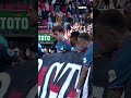 ❤️? Feyenoord-spelers steken jeugdspeler Mik Akkermans hart onder de riem! ?