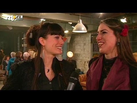 "Someone needs a cocktail!" - DOOR HET OOG VAN DE NAALD