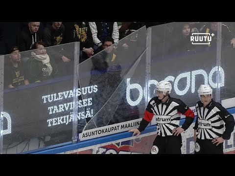 Tampereella erikoinen tilanne – pleksi pettää taklauksen voimasta