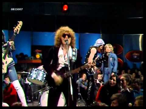 download lagu mp3 mp4 Mott The Hoople Roll Away The Stone, download lagu Mott The Hoople Roll Away The Stone gratis, unduh video klip Mott The Hoople Roll Away The Stone