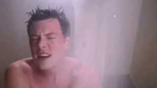 Glee - Finn Hudson (Cory Monteith) singing Can't fight this feeling 1x1