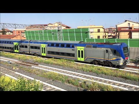 Treno TAF regionale Trenitalia in transito alla stazione ferroviaria di Monterotondo Mentana