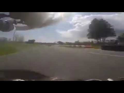 KART vôa na ultrapassagem espetacular