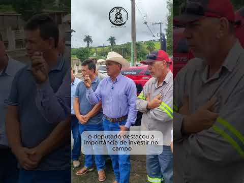 Entrega do trator a Itaú de Minas