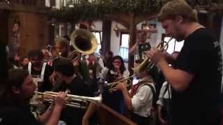 La Brass Banda im Stiftl Zelt live