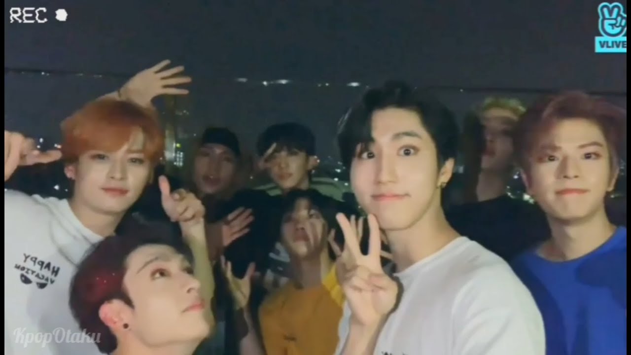 Stray Kids - Airplane (Street Ver) + Behind the Scenes & Bloopers