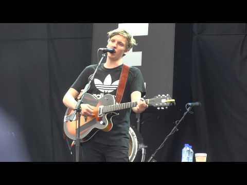George Ezra - Over the Creek, live at Pinkpop 2015