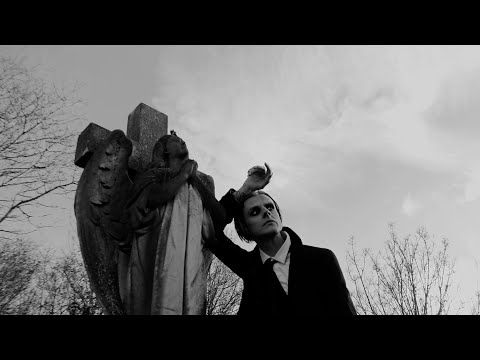 The Violent Hearts - Burning In The Moonlight (Official Music Video)