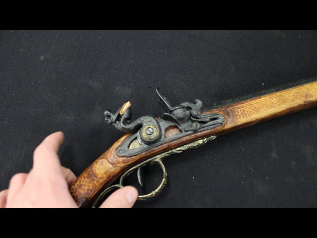 627116 Replica of flint lock nutmeg