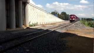preview picture of video 'NR - A las Afueras de Ciudad Guzman viendo pasar el tren'