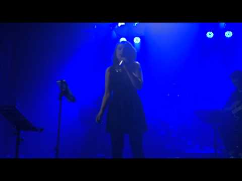 Wiep Laurenssen met "I Knew You Were Trouble'' in de Pul Uden 23-11-2014
