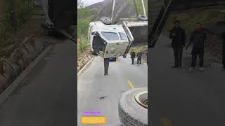 How a Crane Hoists an Overturned Truck from a Mountain Ditch