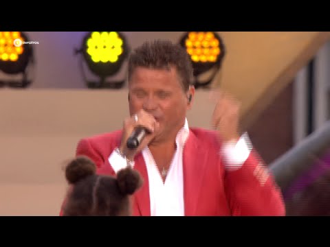 Wolter Kroes - Sjalala | Sterren Muziekfeest op het Plein