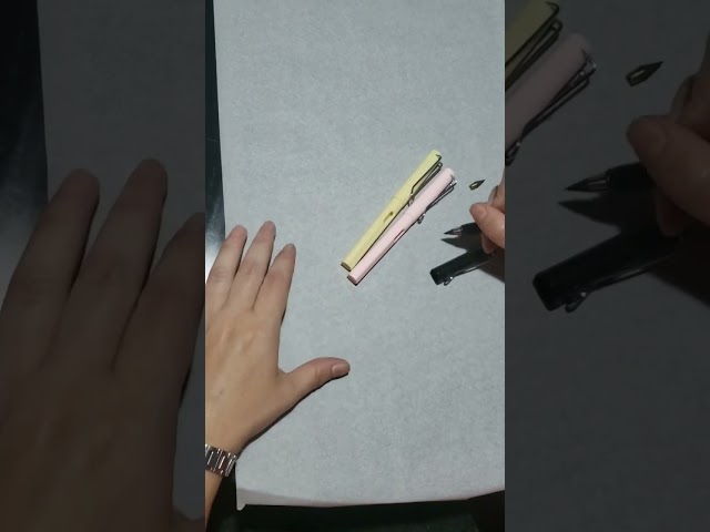 Vídeo relacionado con AUAUY Lapiz Eterno Infinito, Sin Tinta Portátil, Lápiz Reutilizable, Borrable con Punta de Grafito Reemplazable, para Escribir, Dibujar, Hogar, la Oficina, la Escuela (Macaron 6 Piezas)