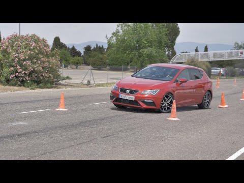 SEAT León 2017 – Maniobra de esquiva (moose test) y eslalon | km77.com