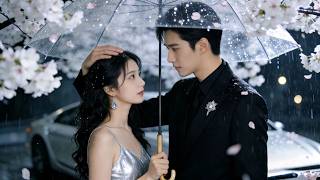 Она упала в обморок под дождём у роскошной машины… холодный CEO спас её и с тех пор оберегал. 💖🌧