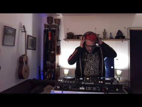 NVO me enseña a usar las CDJ. THE PLANTERS (Nicholas Van Orton - Luciano Lima)