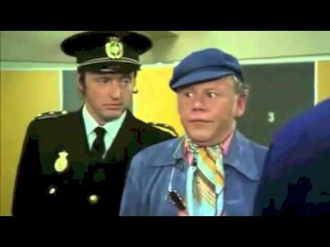Alt på et bræt (1977) - Politiet!