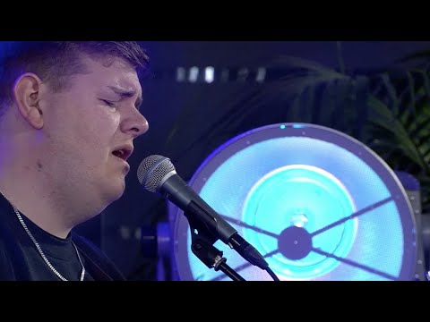 Dancing On My Own - Calum Scott (Isaak Guderian Livecover) @Telekom