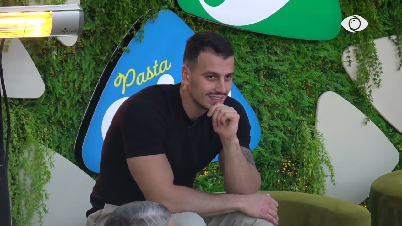 Si kalove në plazh me gocat…/ Keijsi bën batuta me Inën