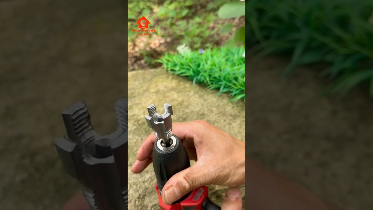internal and external water pipe threading device😲#pipethread#pipethreddevice#plumbingtime#pprthred#