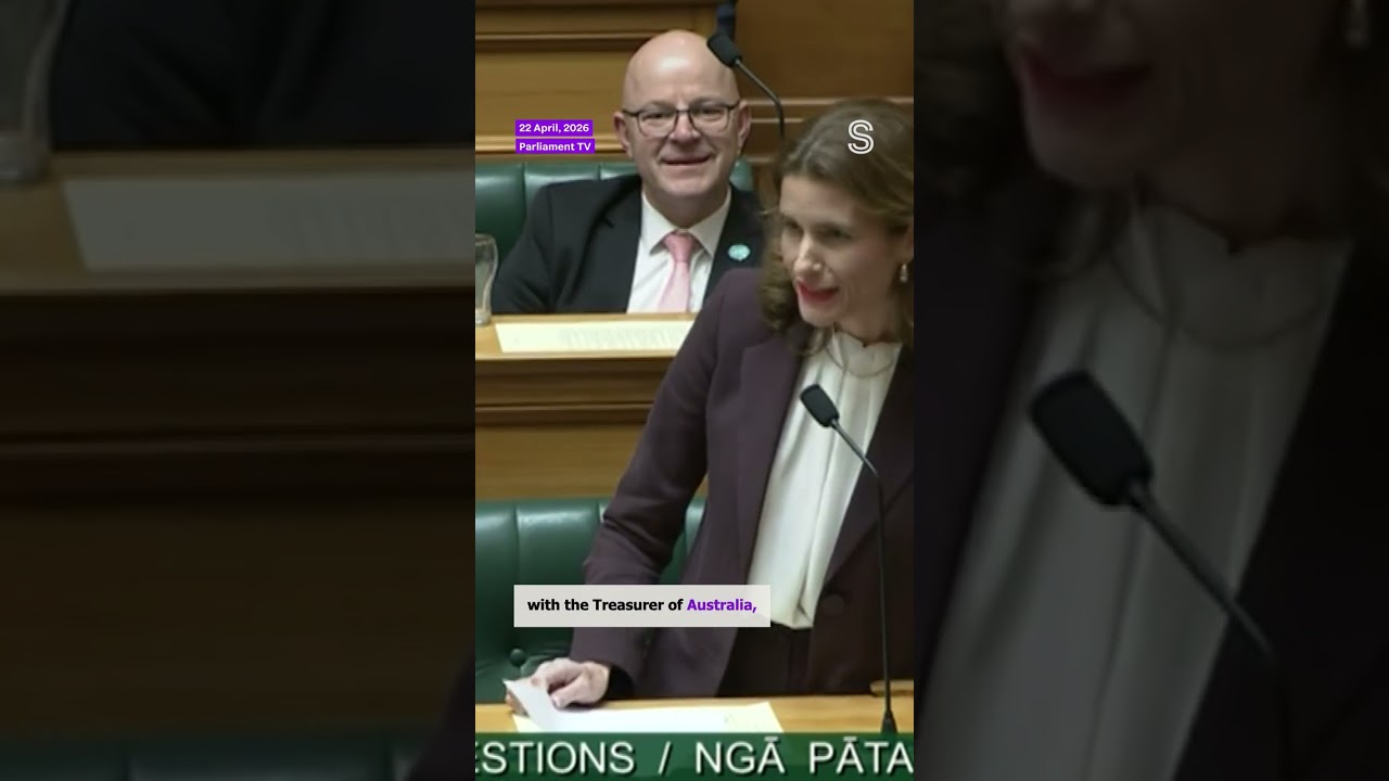 'Would you like to apologise?': Willis, Hipkins have awkward exchange | Stuff.co.nz