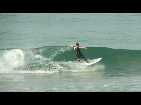 Jonathan surfing at the EYS Sri Lanka surf camp