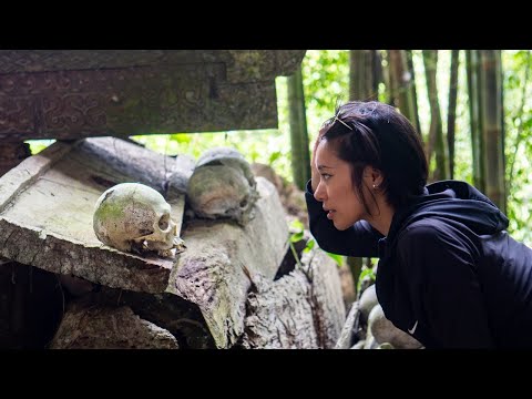 Explorando um antigo cemitério cheio de esqueletos | Tana Toraja, Indonésia