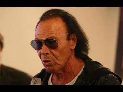 download lagu mp3 mp4 Antonello Venditti Senza Occhiali, download lagu Antonello Venditti Senza Occhiali gratis, unduh video klip Antonello Venditti Senza Occhiali