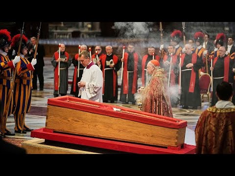 Pope Francis lies in state as Vatican begins 3 days of public mourning