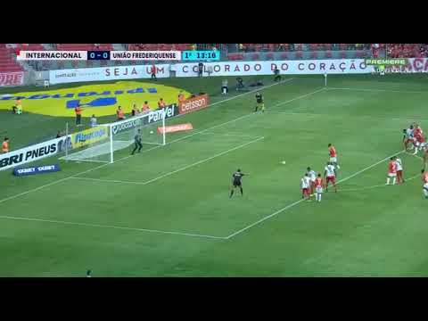 Wesley Moraes marca o primeiro gol no Inter