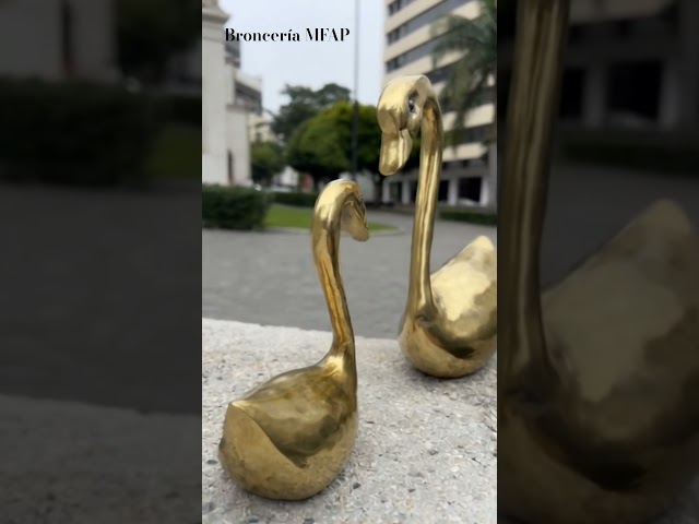 Vídeo relacionado con LetCart Figuras De Pareja De Cisnes, Conjunto De Escultura De Dos Cisnes De Cerámica Decoración Cisne para La Suerte Y La Armonía