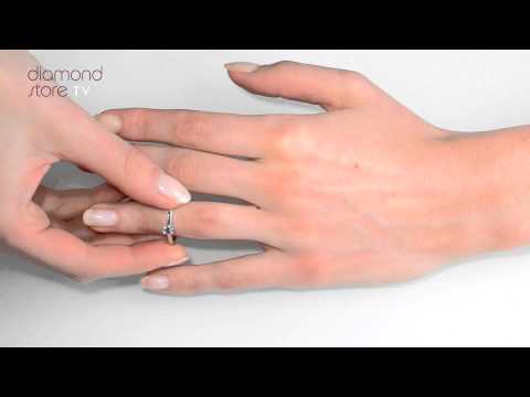 UT34 47XUS - Exquisite Emerald Cut Platinum Diamond Engagement Ring 0.25CT-F-G/VS