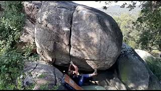 Photo of problem Guarrillas crack in La Jonquera boulder Area
