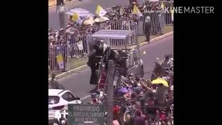 Pope&#39;s security guard knocked from horse