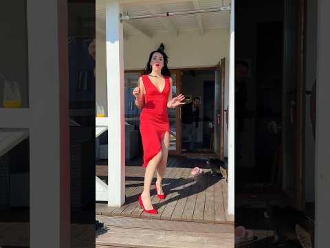 How to deal with a neighbor like this? Funny family #couple #comedy