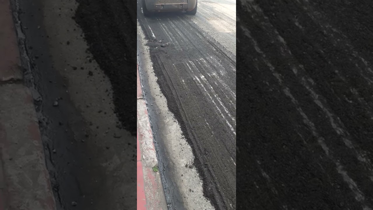 Aqui na minha rua asfalto novo..