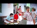 எனக்கும் ஒரு வாழை இலை போடுங்க சாப்டு�