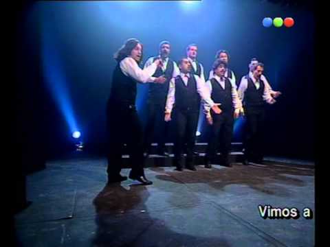 El coro Clinton, "Vivo por ella" - Videomatch