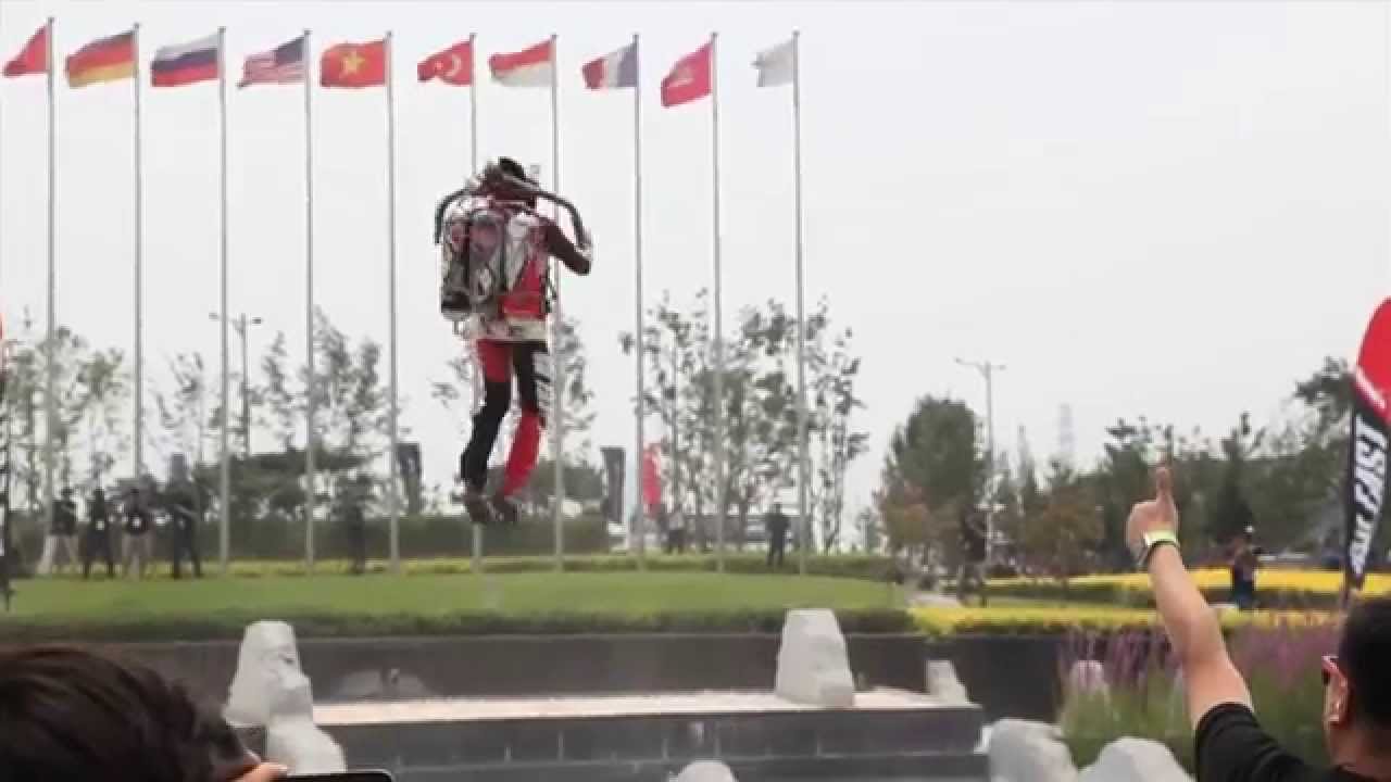 Human flying with jet pack in Beijing - YouTube