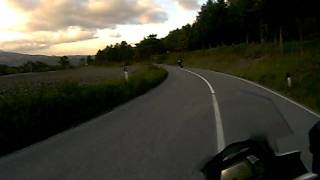 preview picture of video 'Andando in moto verso Montemonaco'