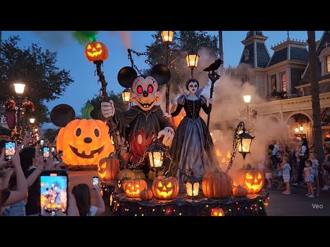 Disneyland Halloween 2025 Starts ! Full Halloween Tour, Parade & Decorations!”
