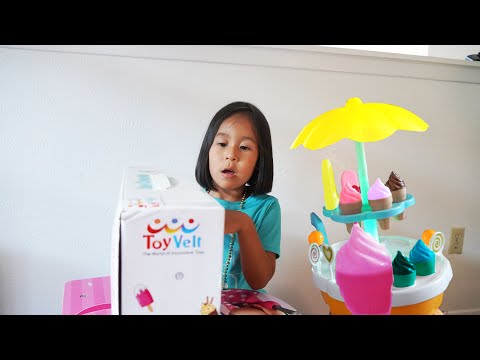 Aru and Zhebe Pretend Play Eating Ice Cream Unboxing! | Aru y Zhebe Jugando A Pretender Comer Helado