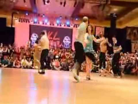 B.Bumble & The Stingers-Caravan