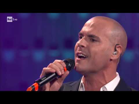 La Incontrada ed Agliardi cantano "Di cosa siamo capaci" - 20 anni che siamo italiani 13/12/2019