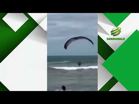 Piloto de paramotor sofre queda após manobras próximo a banhistas em Ubatuba